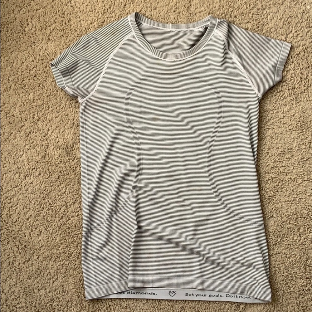 Lululemon shortsleeved T-shirt